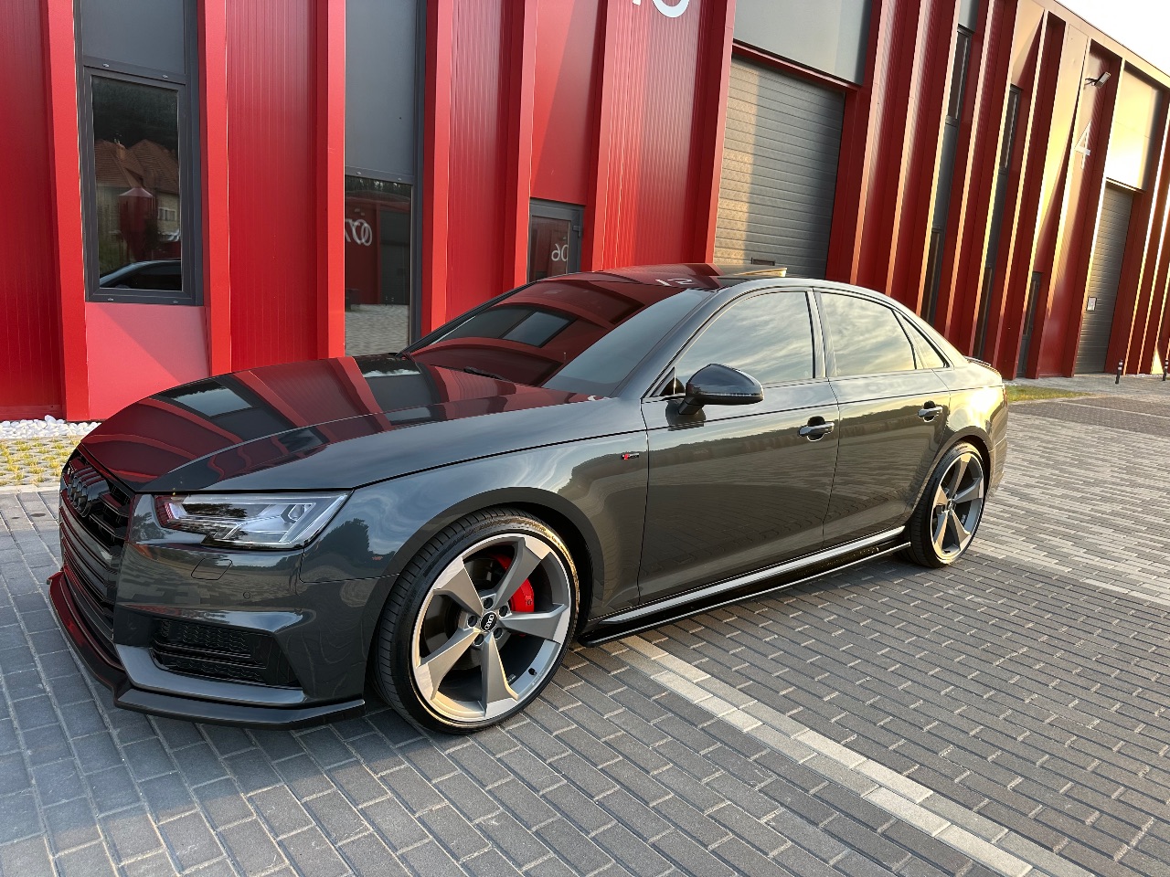 Audi A4 - фото 25