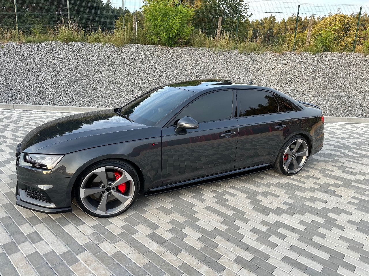 Audi A4 - фото 33