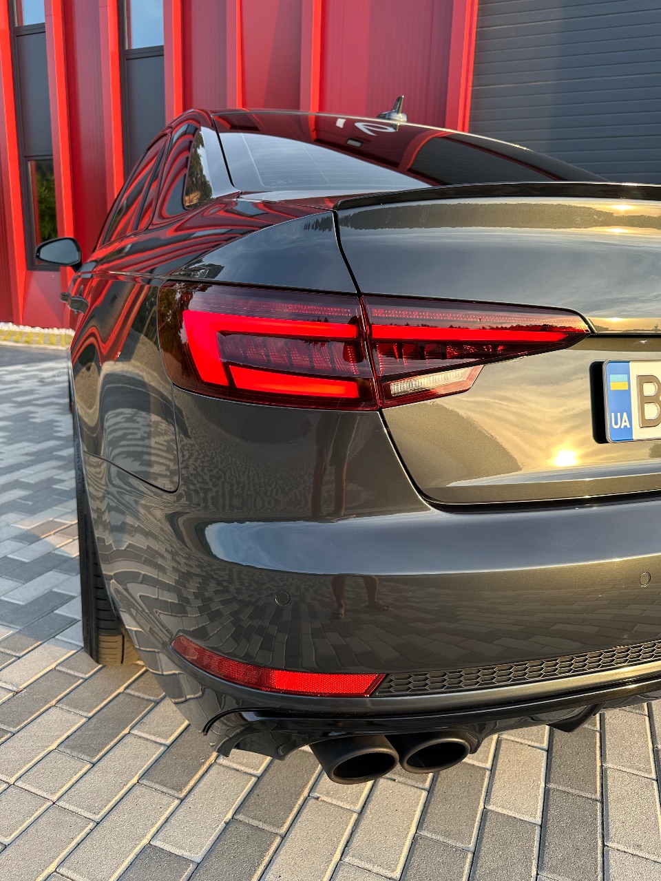 Audi A4 - фото 23