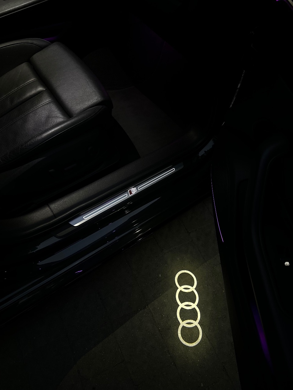 Audi A4 - фото 43