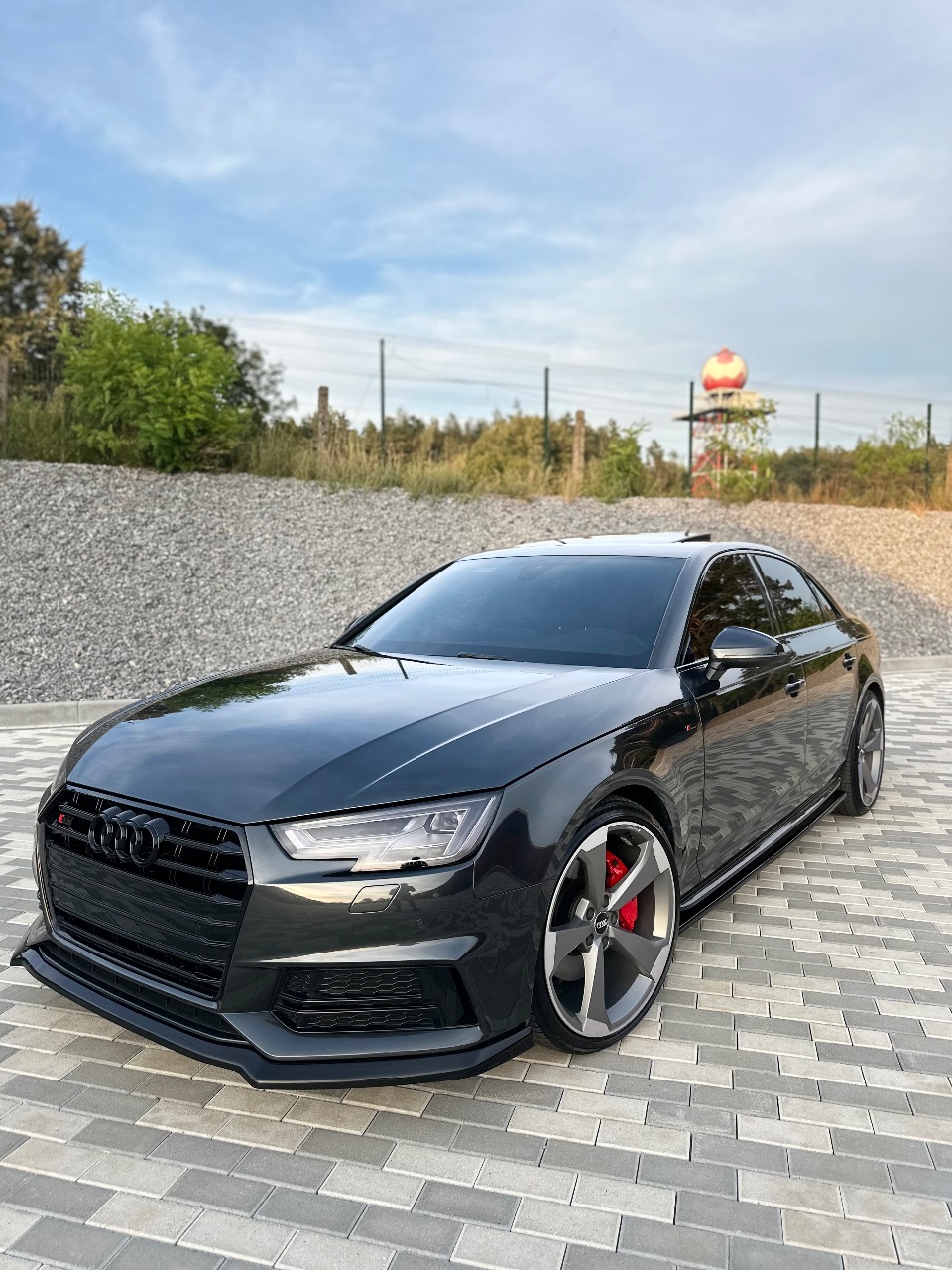 Audi A4 - фото 4