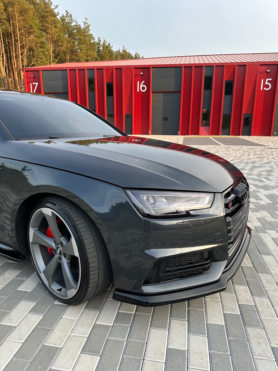 Audi A4 - фото 34