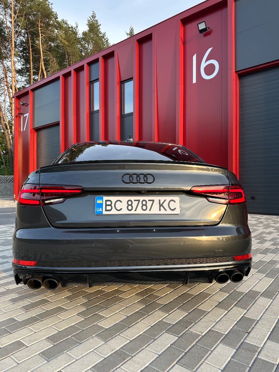 Audi A4 - фото 18