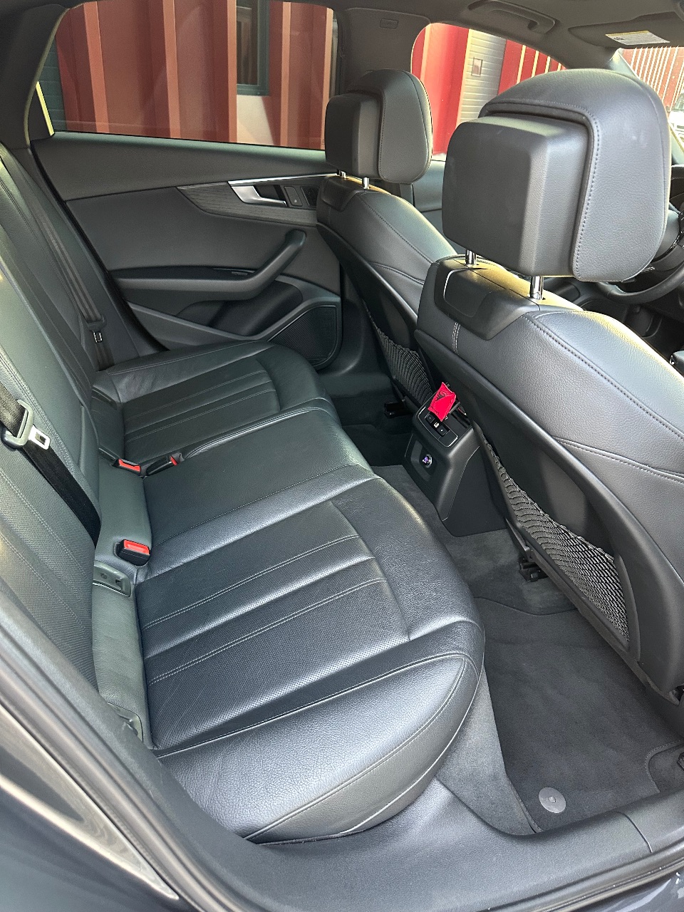 Audi A4 - фото 38