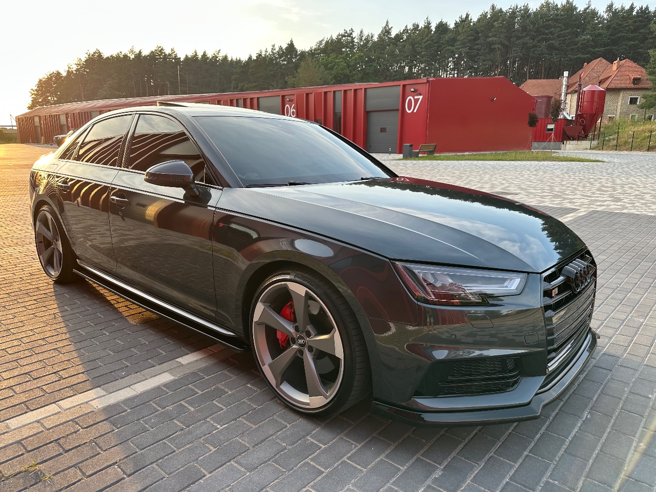 Audi A4 - фото 26