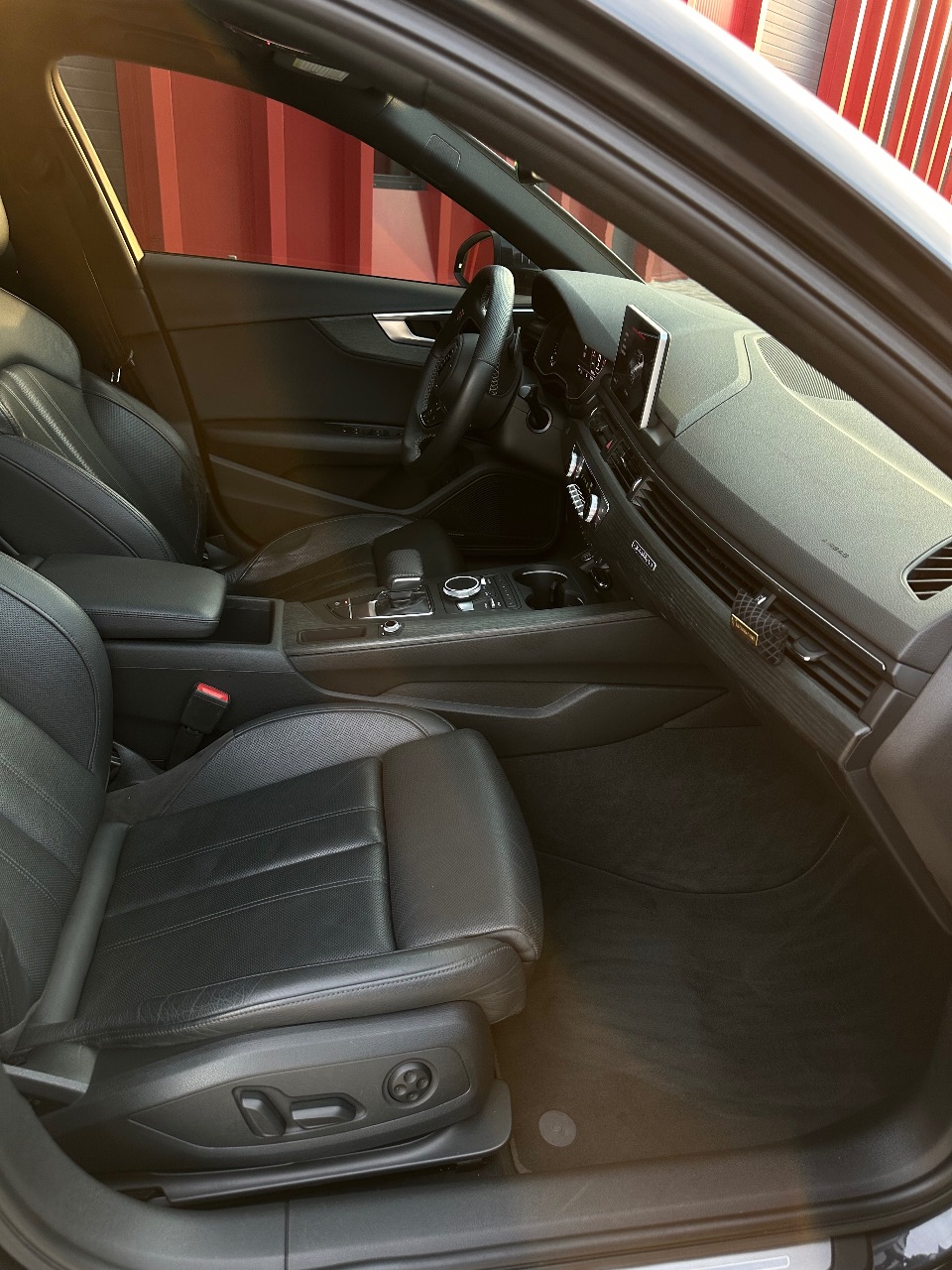 Audi A4 - фото 37