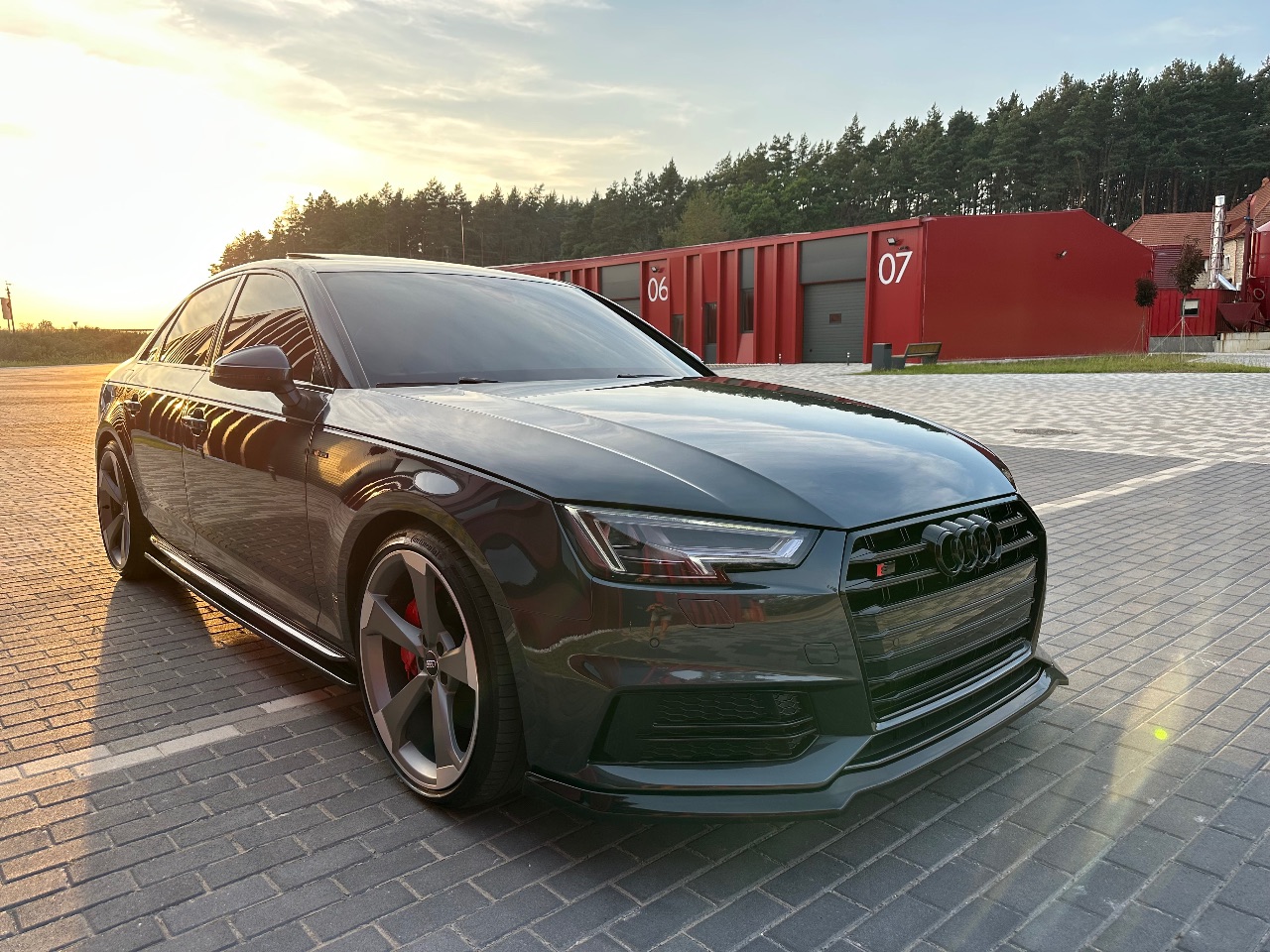 Audi A4 - фото 27