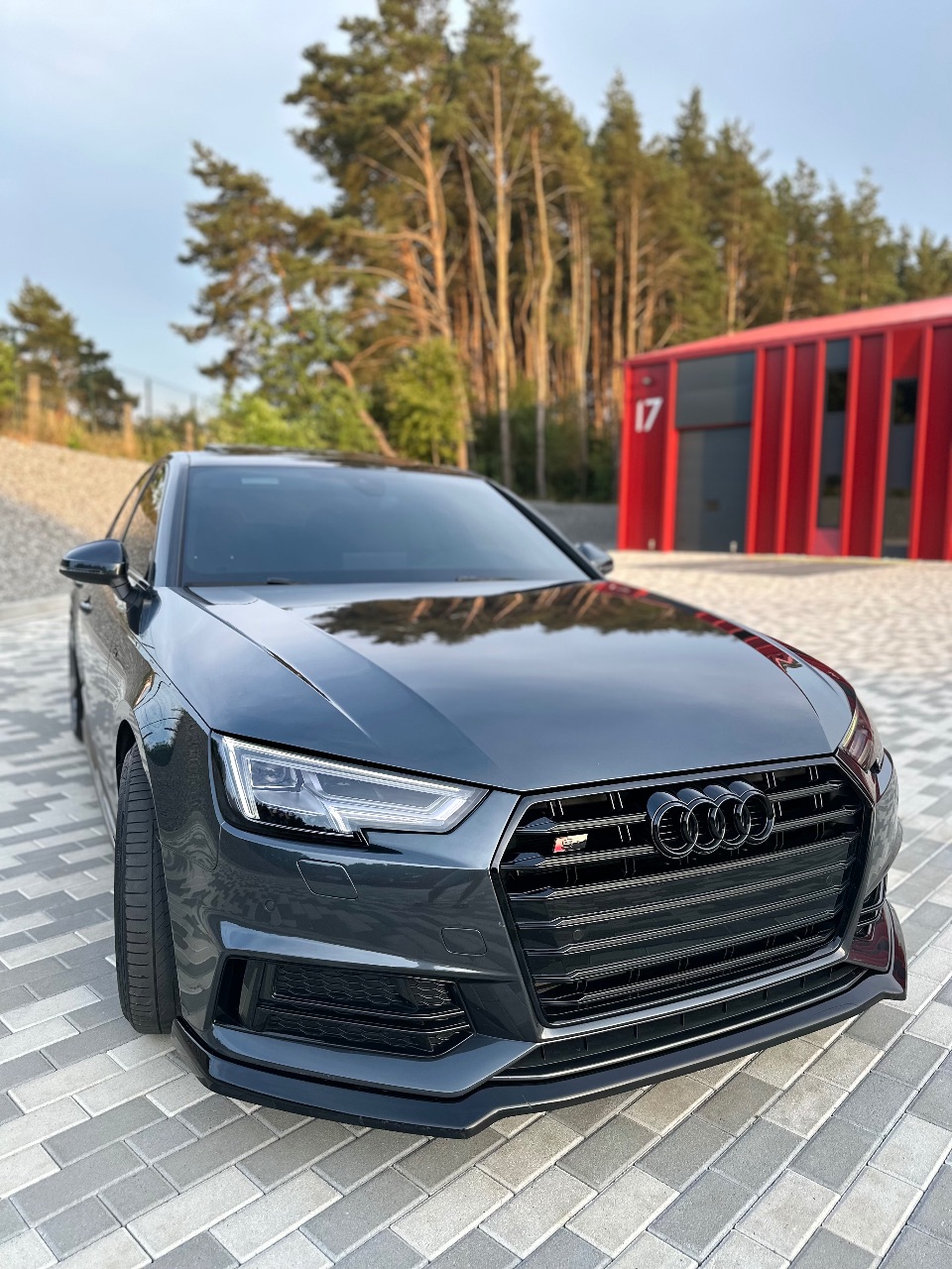 Audi A4 - фото 29