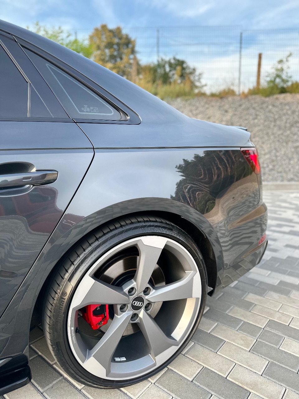 Audi A4 - фото 28