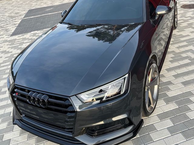 Audi A4 - фото 3