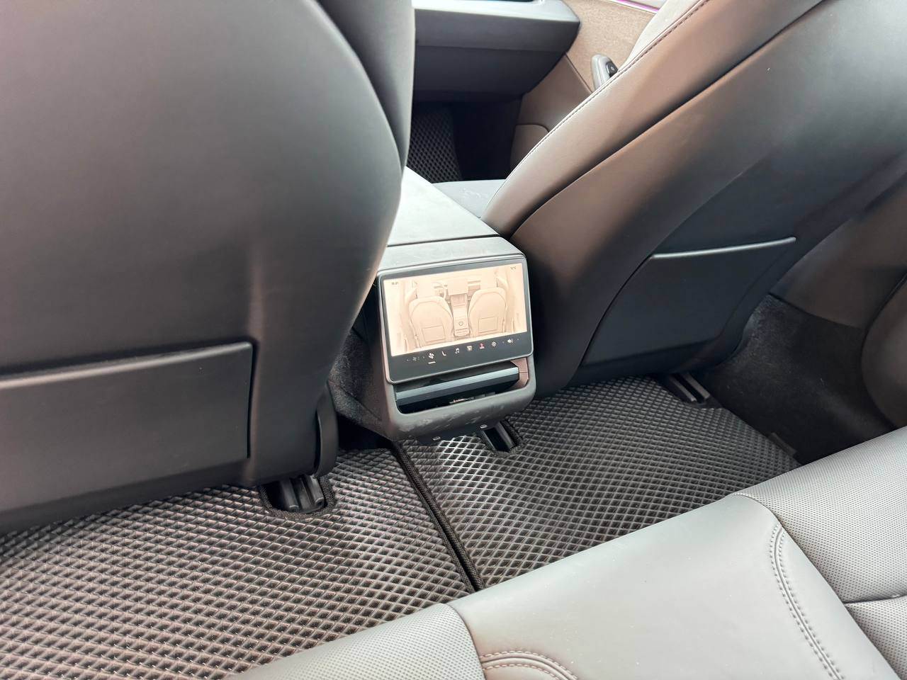 Tesla Model 3 - фото 12