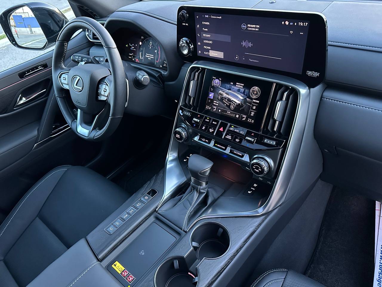 Lexus LX - фото 6