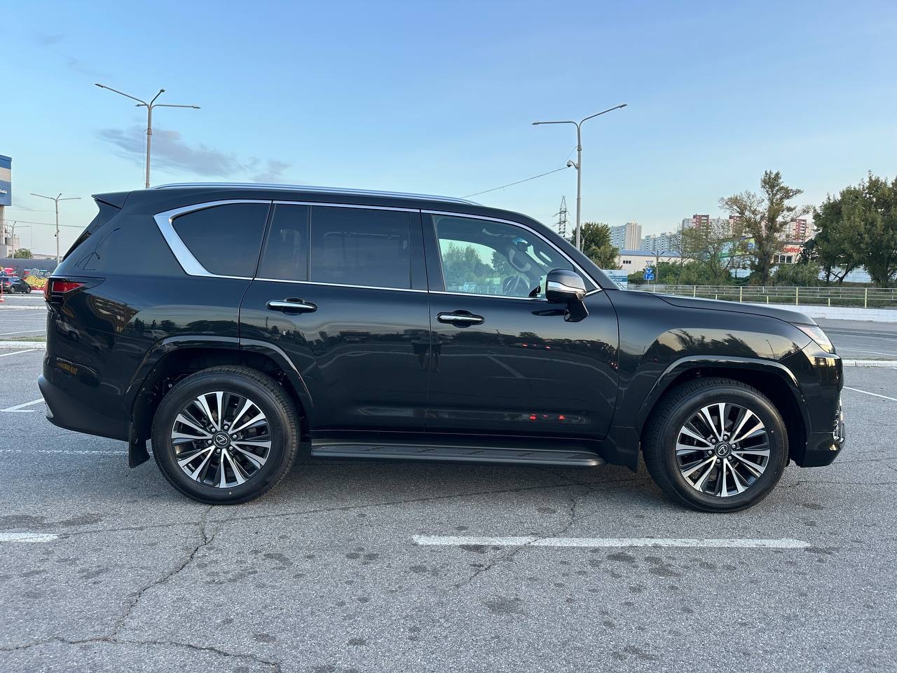 Lexus LX - фото 18