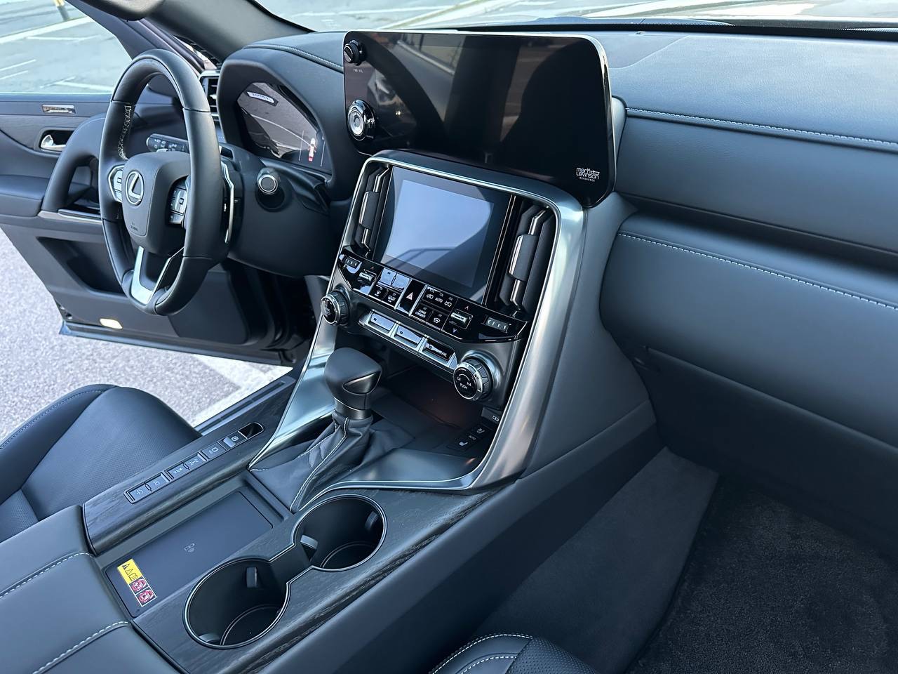 Lexus LX - фото 11