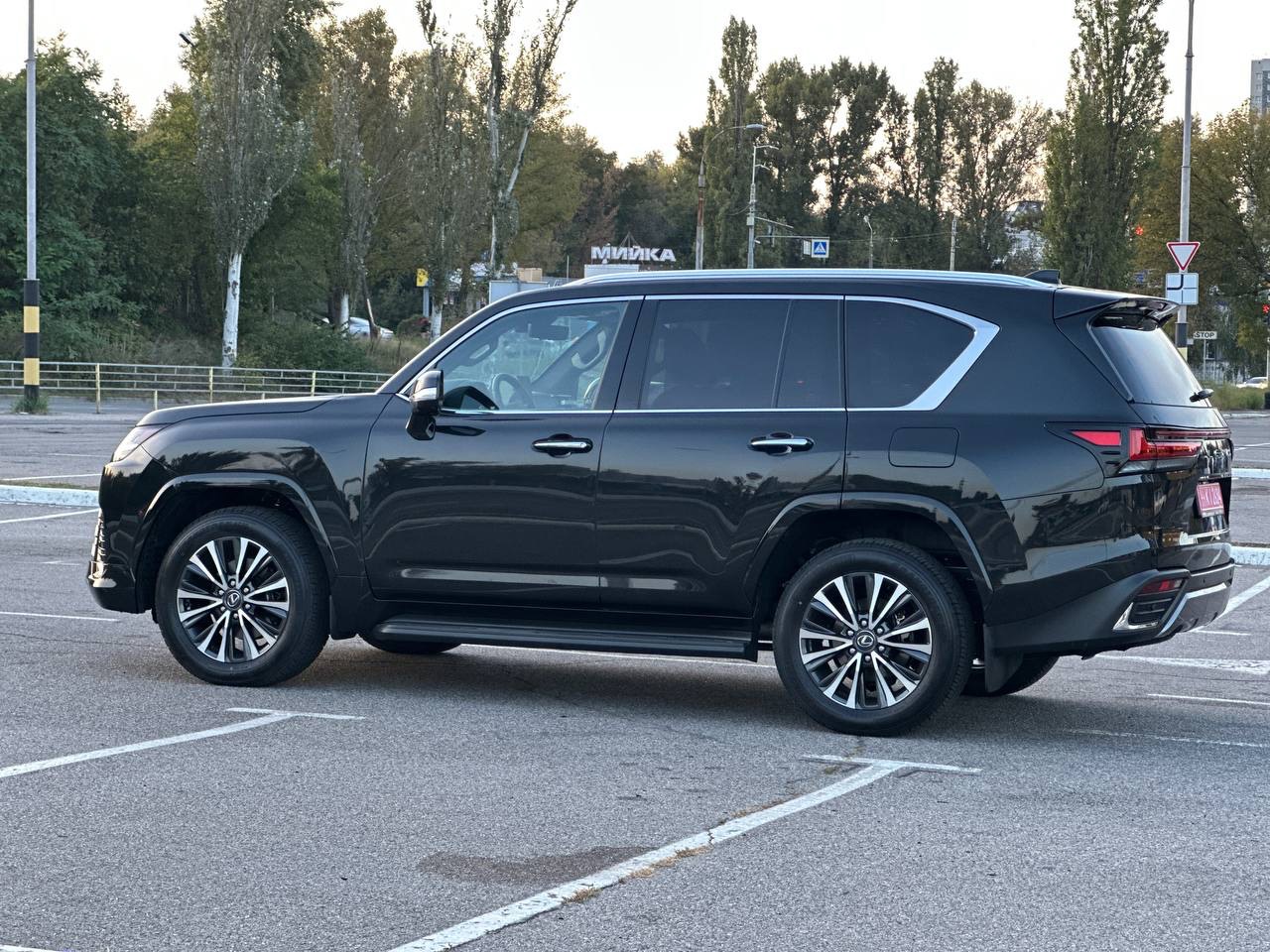 Lexus LX - фото 14