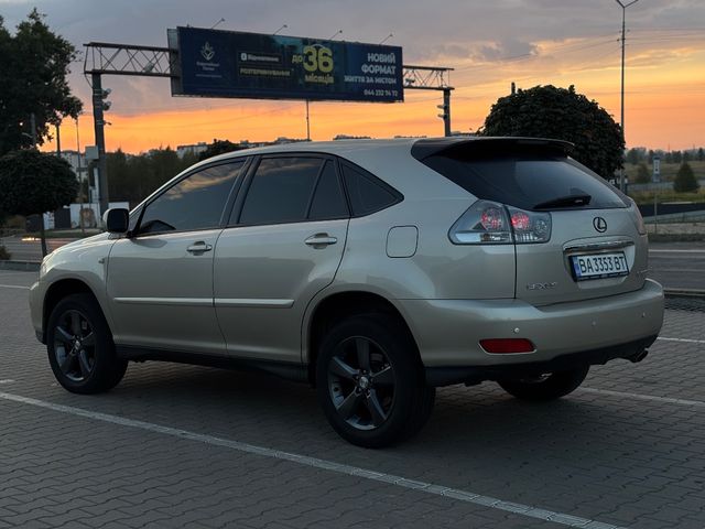 Lexus RX - фото 4