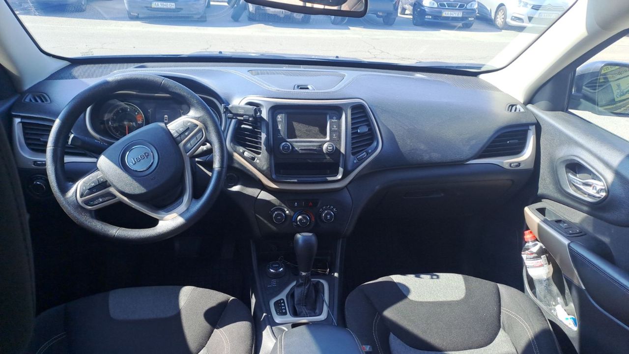 Jeep Cherokee - фото 8