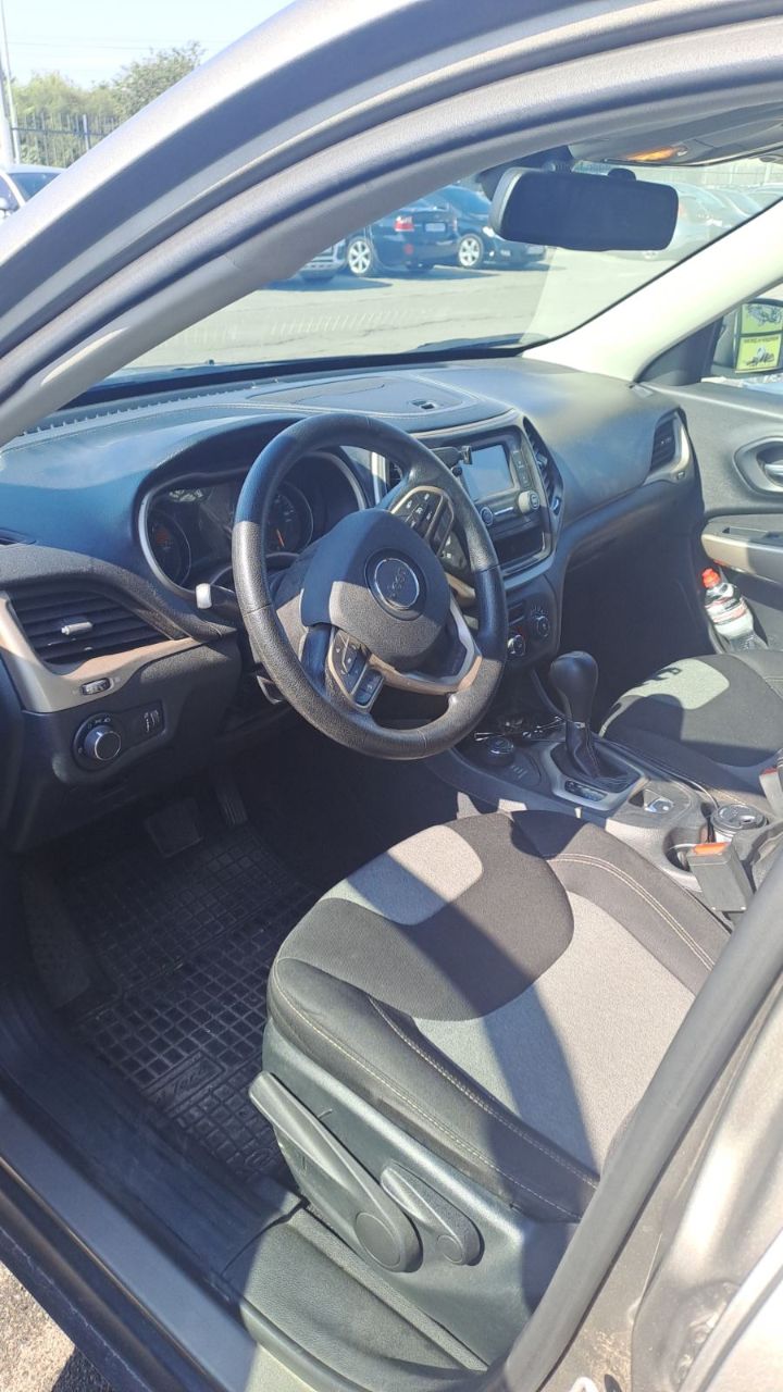 Jeep Cherokee - фото 6