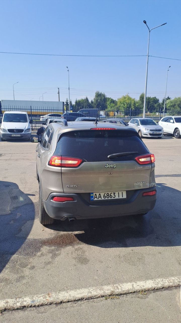 Jeep Cherokee - фото 7
