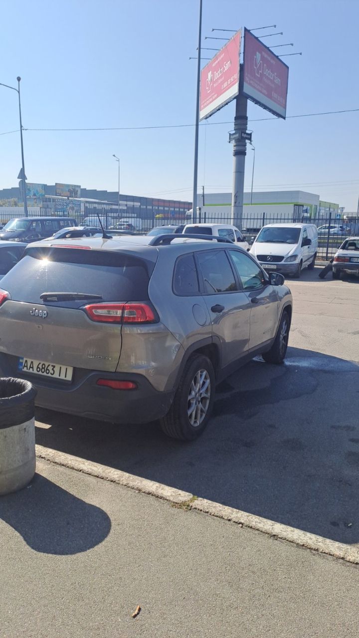 Jeep Cherokee - фото 2
