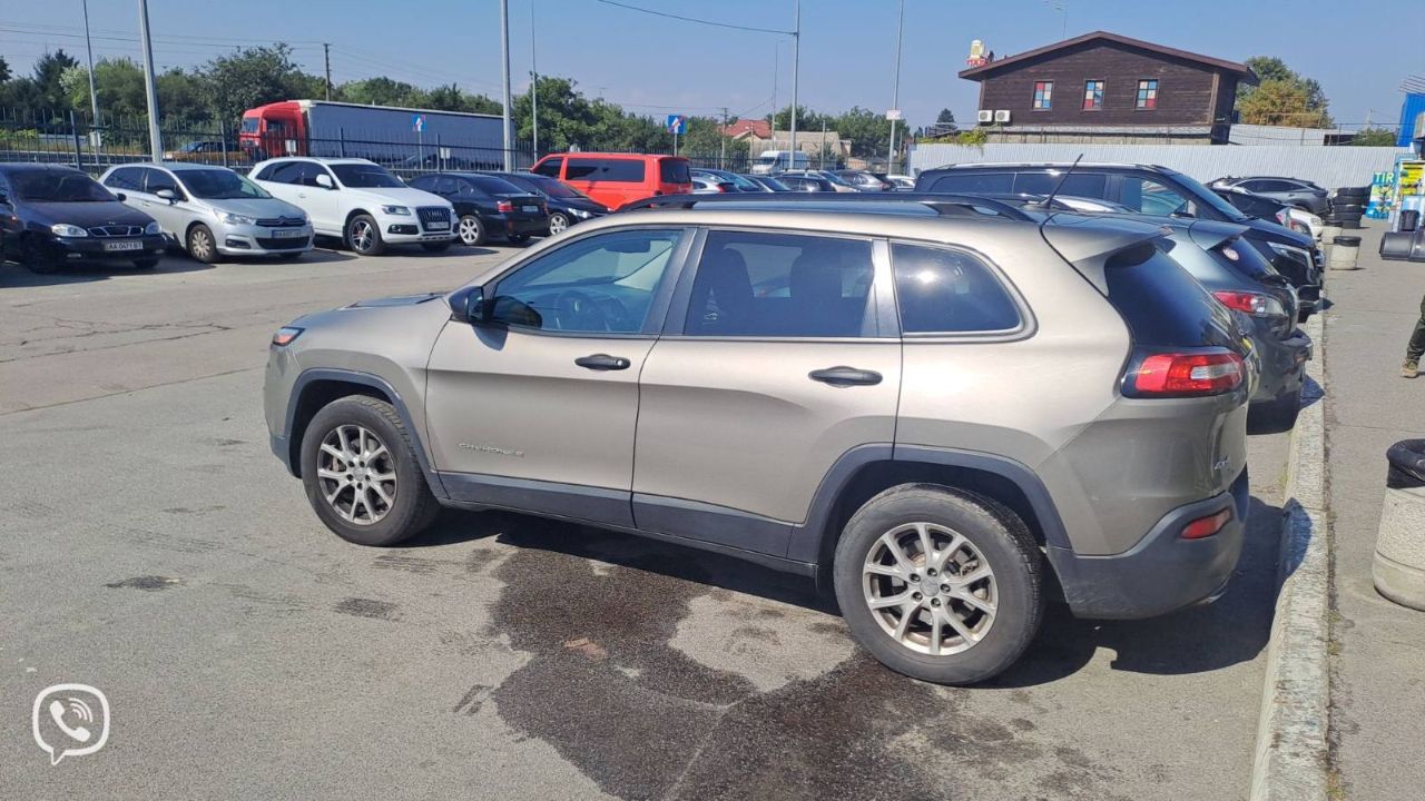 Jeep Cherokee - фото 12
