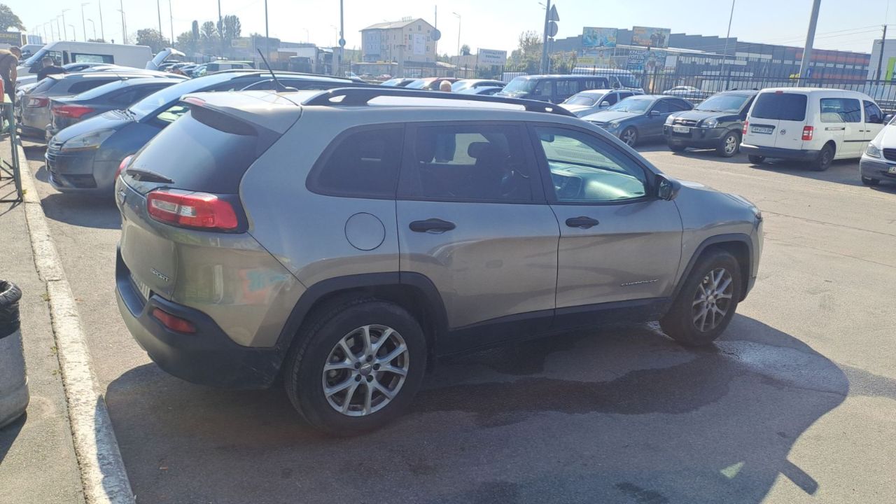 Jeep Cherokee - фото 9