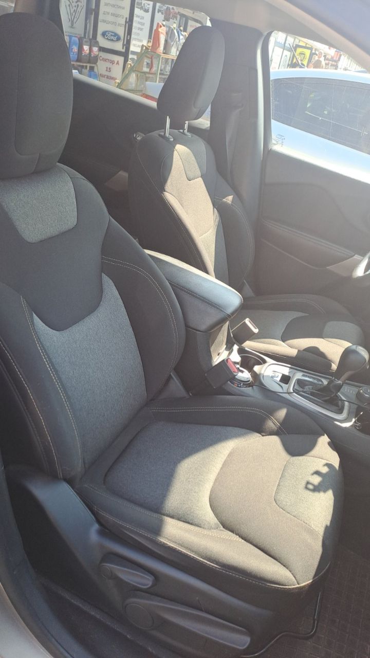 Jeep Cherokee - фото 11