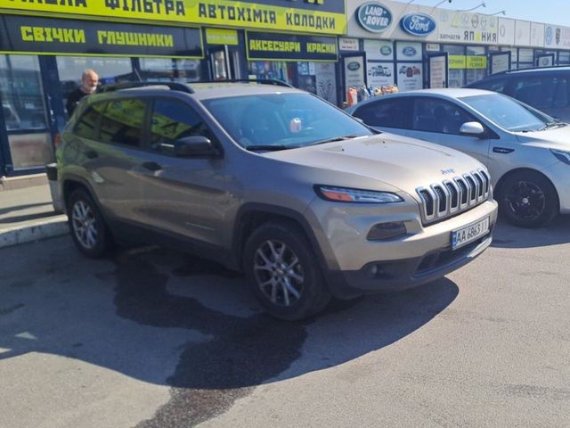 Jeep Cherokee - зображення 3