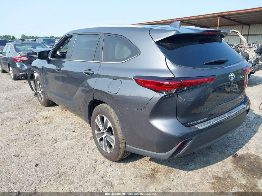 Toyota Highlander - фото 1