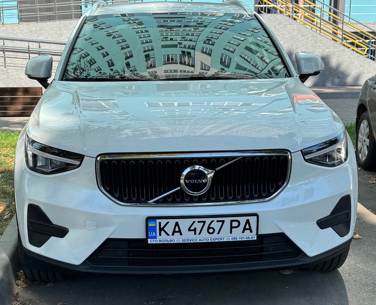 Volvo XC40 - фото 1