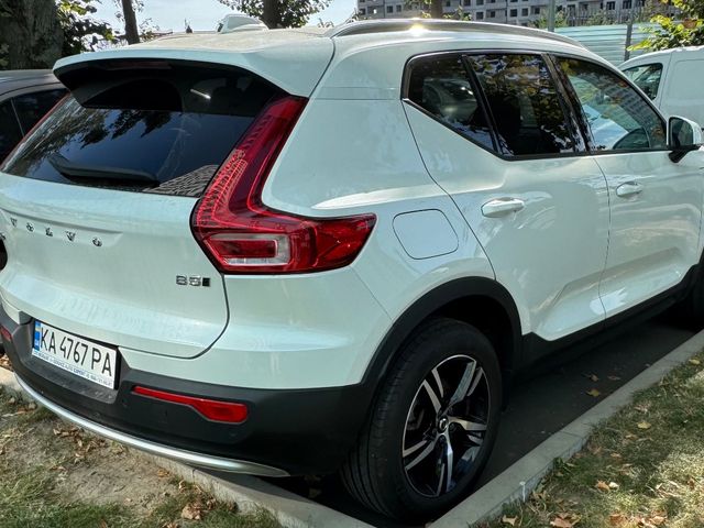 Volvo XC40 - фото 4