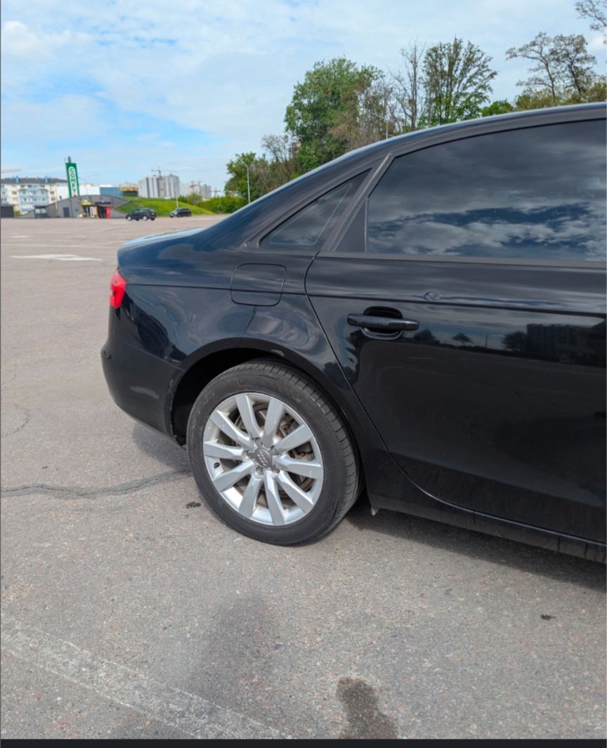 Audi A4 - фото 2