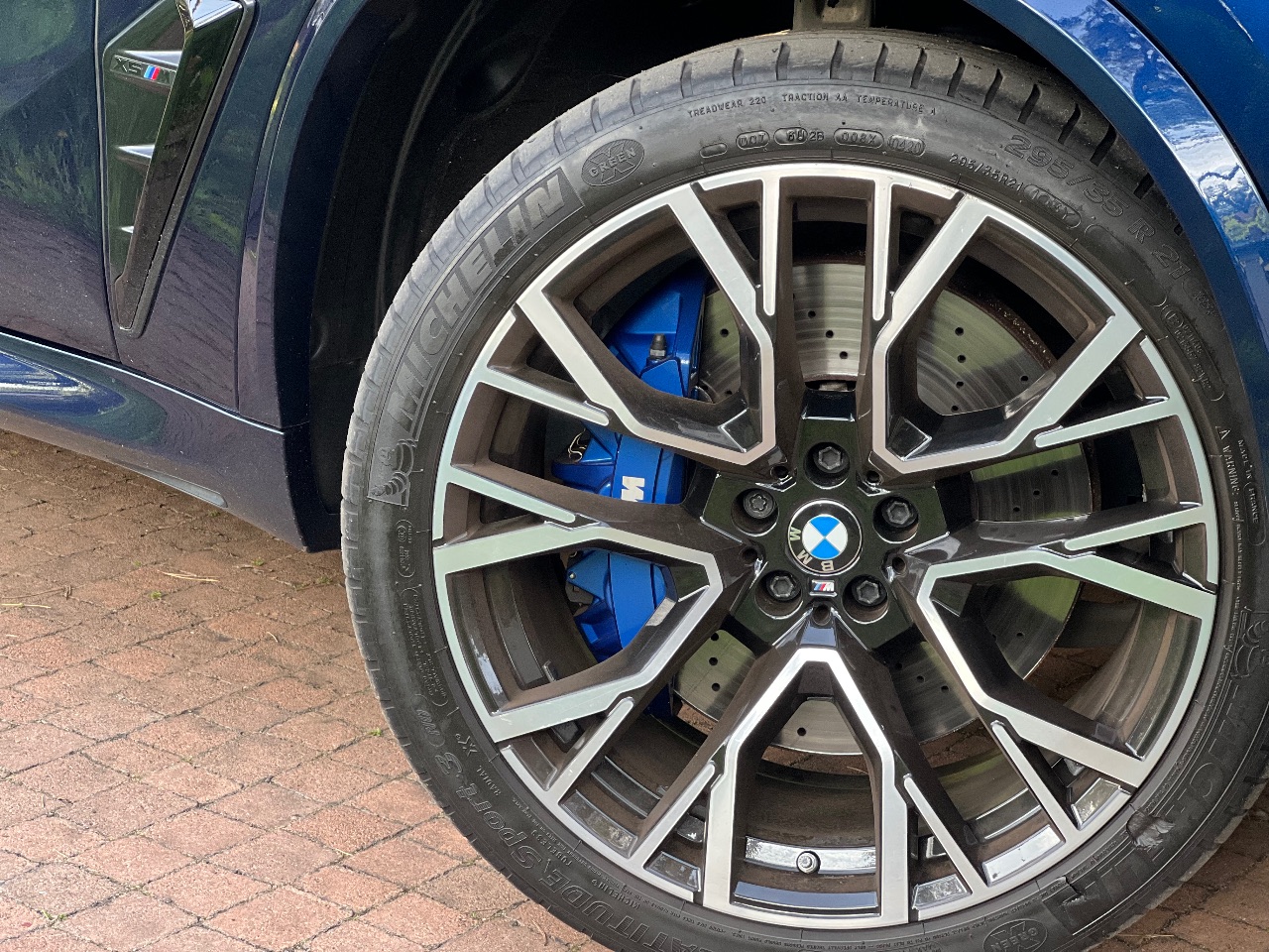 BMW X5 M - фото 16