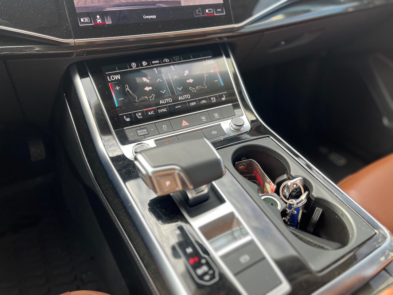 Audi Q7 - фото 10