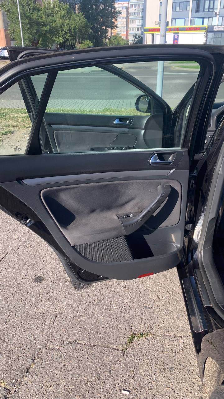 Volkswagen Jetta - фото 7