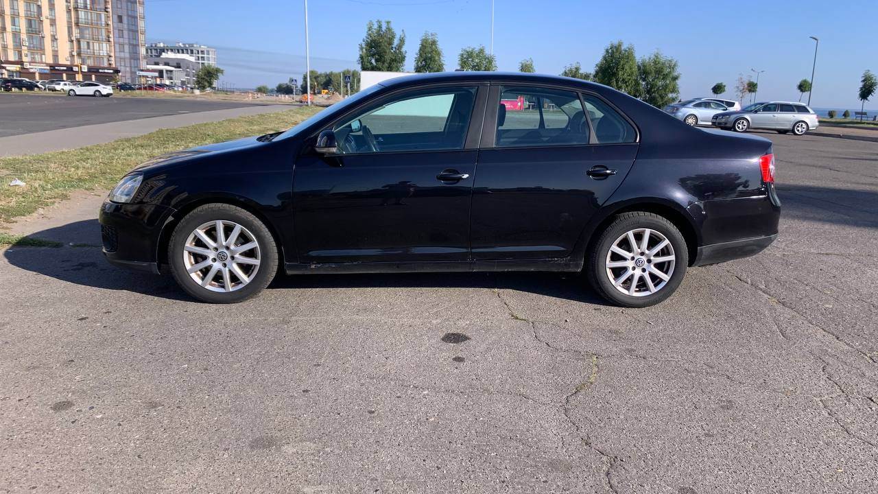 Volkswagen Jetta - фото 2