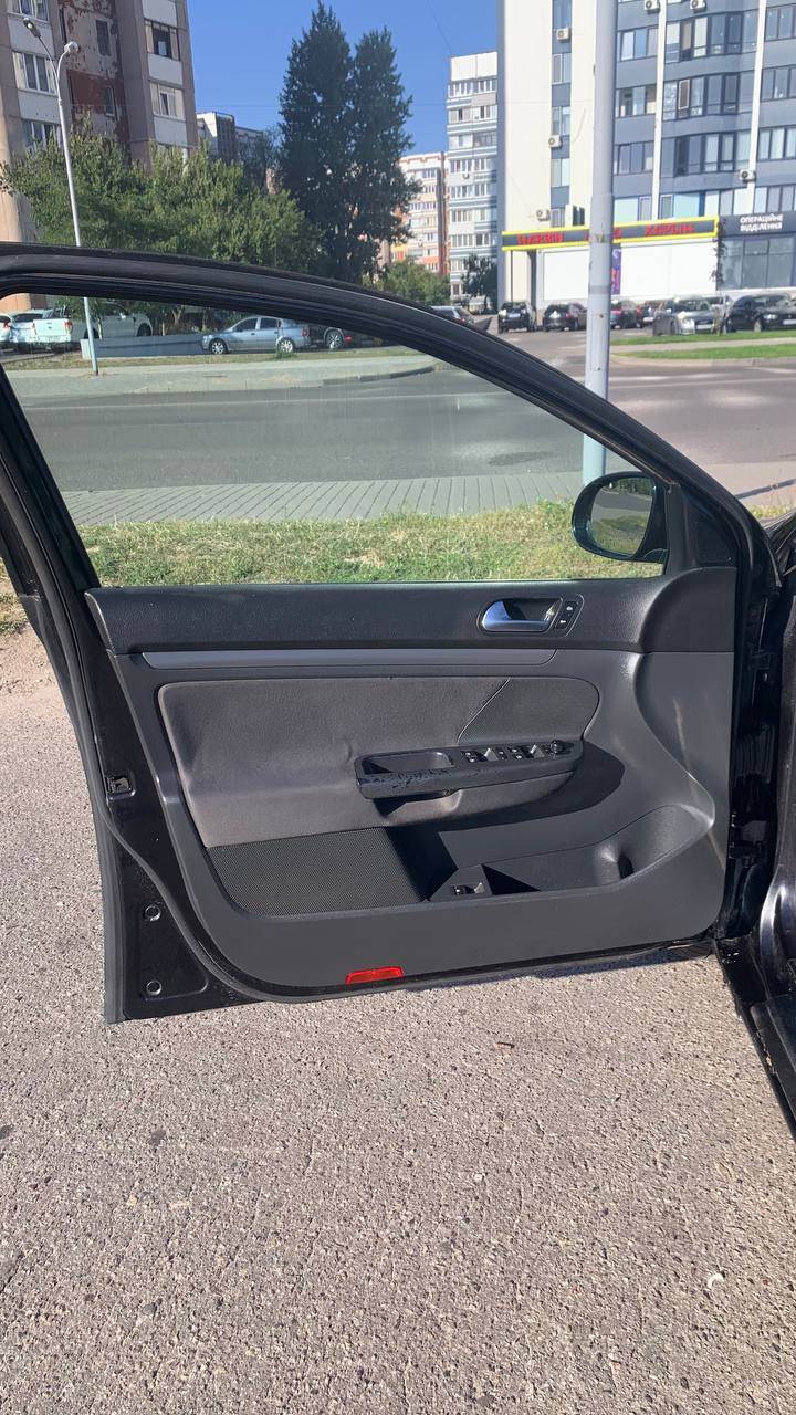 Volkswagen Jetta - фото 5