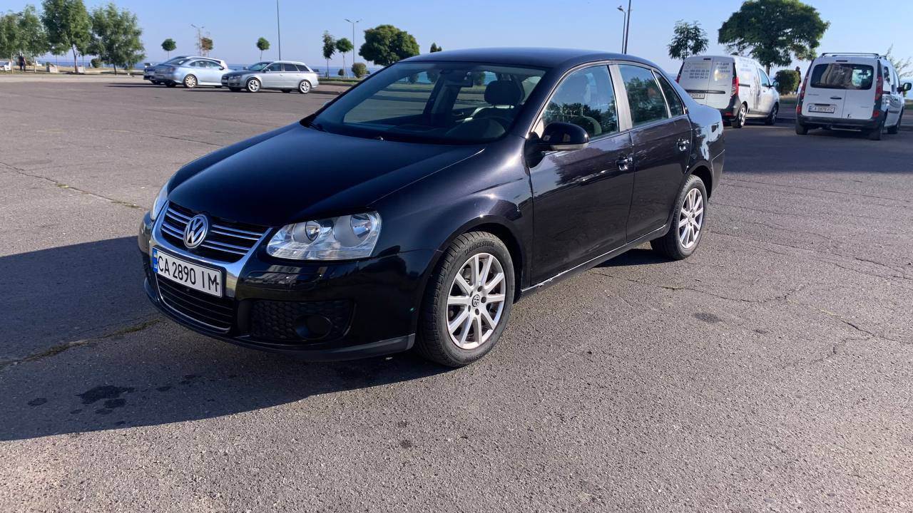 Volkswagen Jetta - фото 1