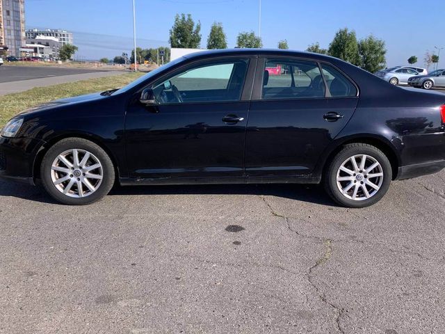 Volkswagen Jetta - фото 2