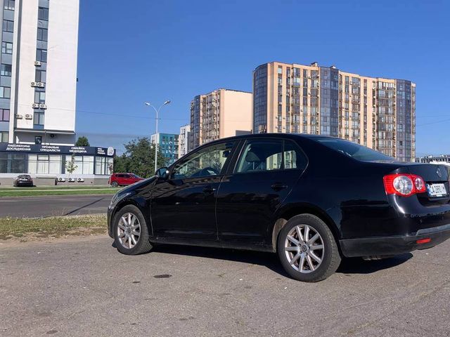 Volkswagen Jetta - фото 3