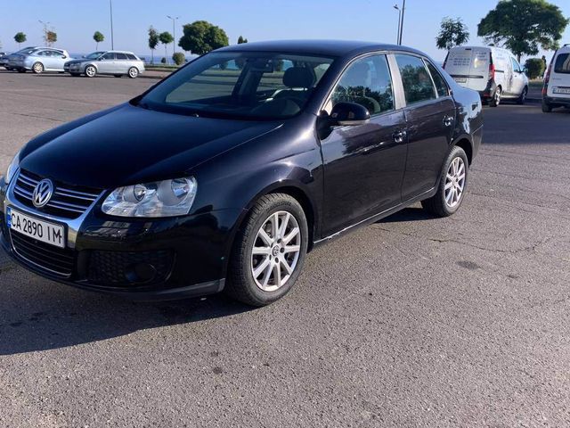 Volkswagen Jetta - фото 1