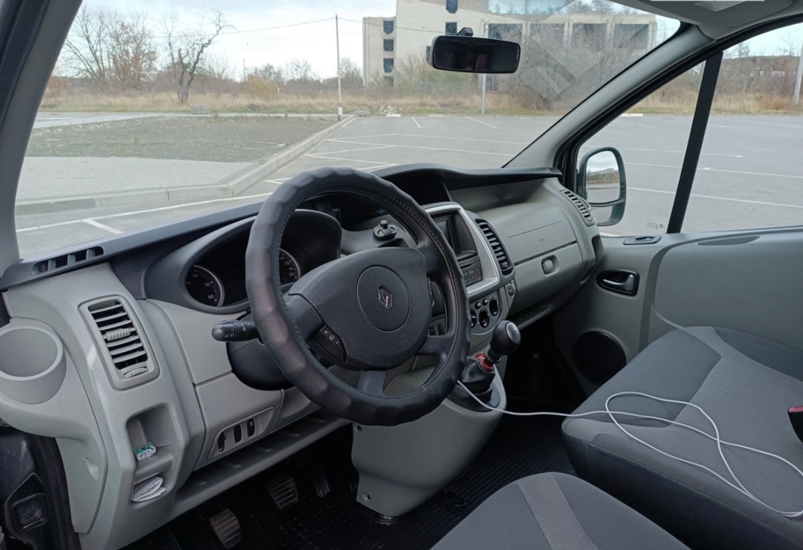 Renault Trafic - фото 22