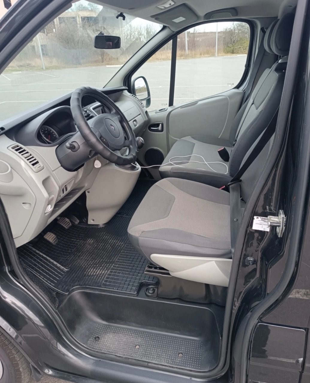 Renault Trafic - фото 13