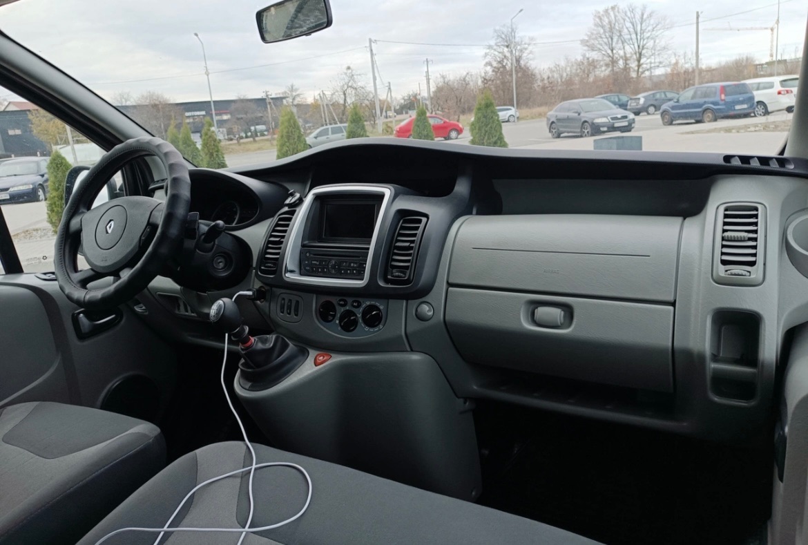 Renault Trafic - фото 17