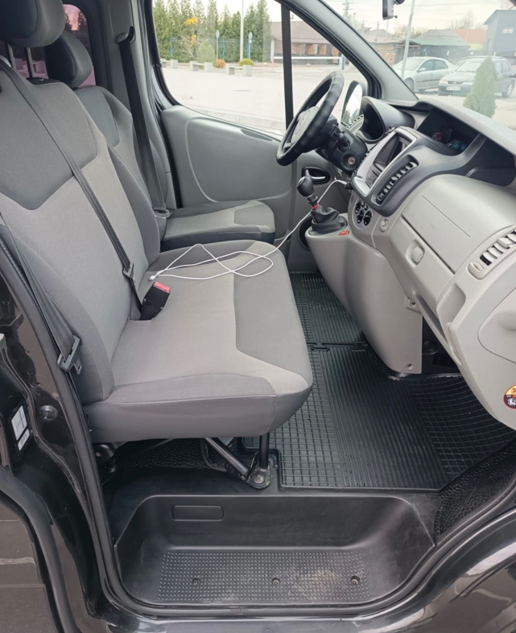 Renault Trafic - фото 14