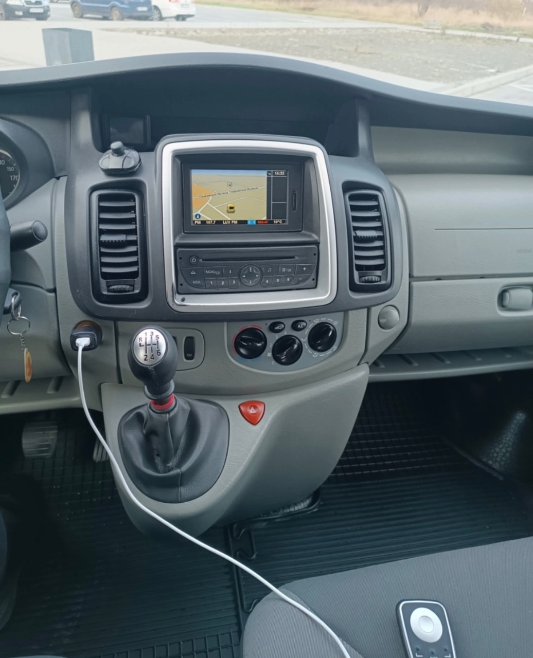 Renault Trafic - фото 25