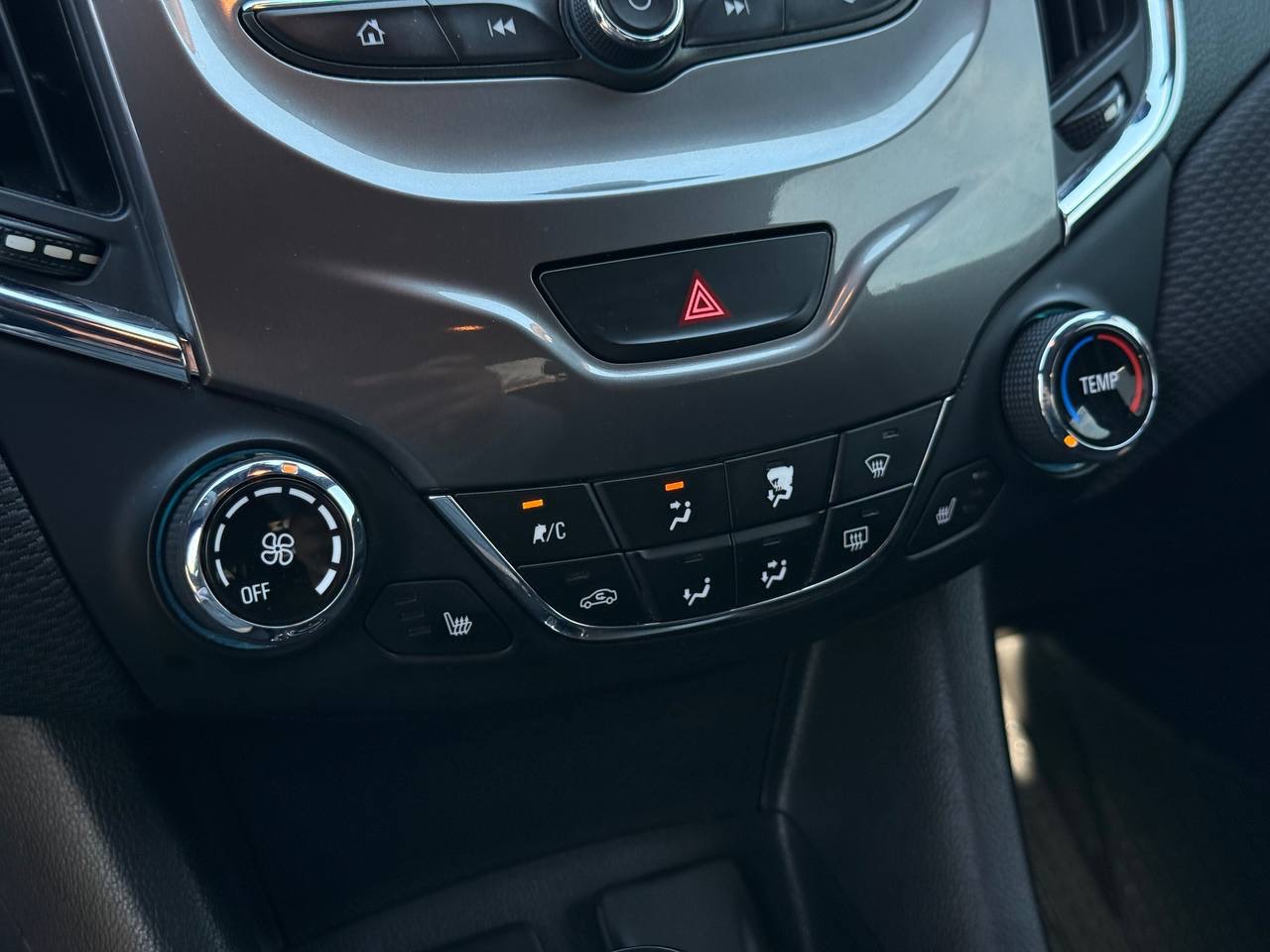 Chevrolet Cruze - фото 14