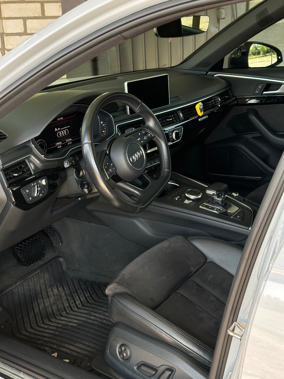 Audi A4 - фото 38