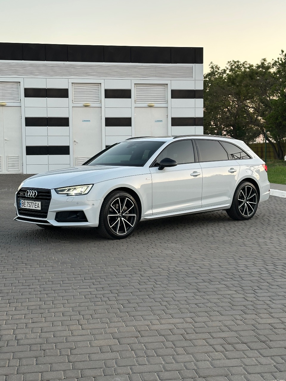 Audi A4 - фото 3