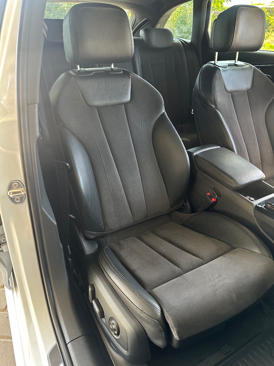 Audi A4 - фото 35